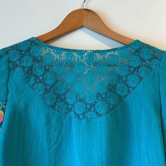 Fig and Flower Embroidered Sleeve Turquoise Flowy Rayon VNeck Lightweight Sz PS - Picture 7 of 15